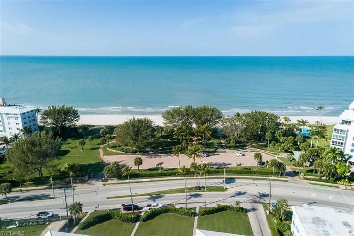 700 Bow Line Dr, Naples, Florida 34103
