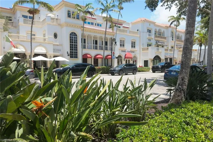 700 Bow Line Dr, Naples, Florida 34103