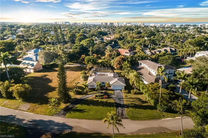 700 Bow Line Dr, Naples, Florida 34103
