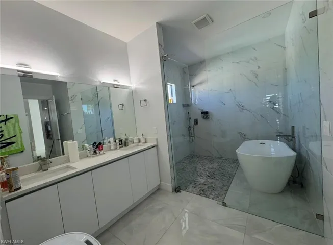 2044 Ne 5th St, Cape Coral, Florida 33909