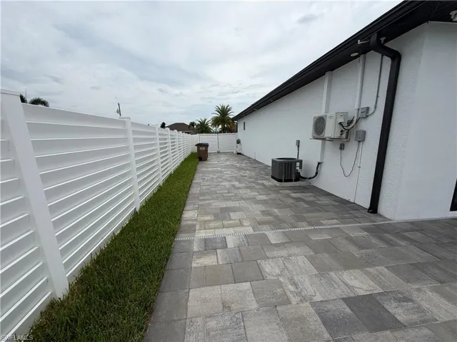 2044 Ne 5th St, Cape Coral, Florida 33909