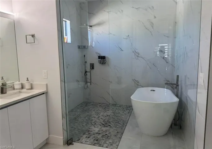 2044 Ne 5th St, Cape Coral, Florida 33909