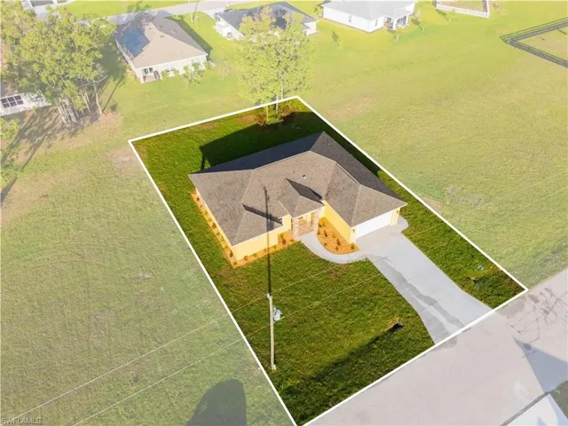 View of subject property featuring property parcel outlined