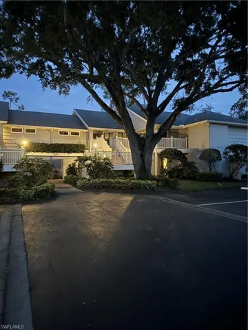 204  Courtside  DR, Naples, FL 34105