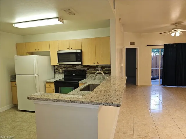 Fridge, Microwave, Range, Disposal. Dishwasher