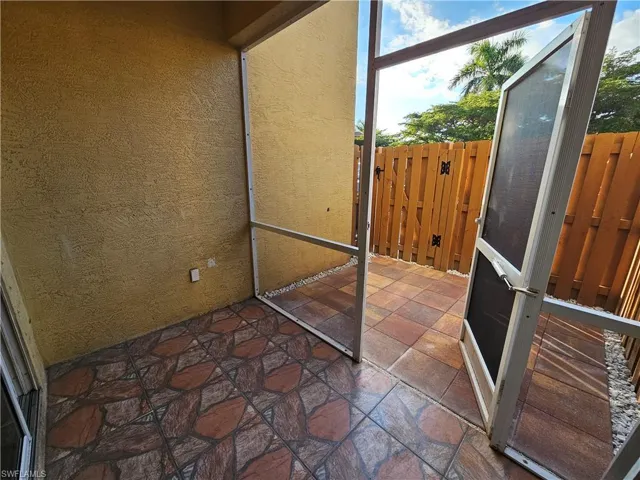 4104  Bellasol  CIR, Fort Myers, FL 33916