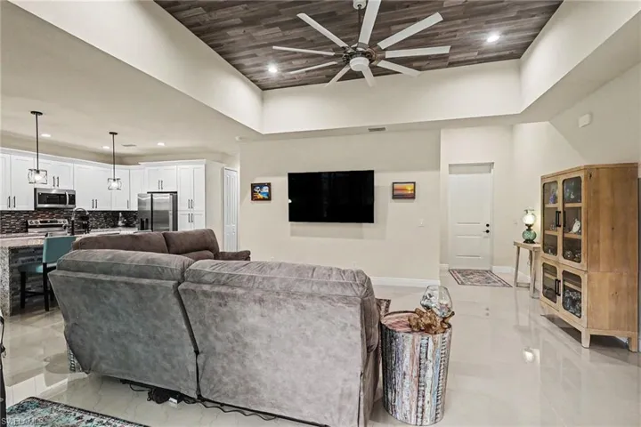 190 Hendry St, LaBelle FL 33935