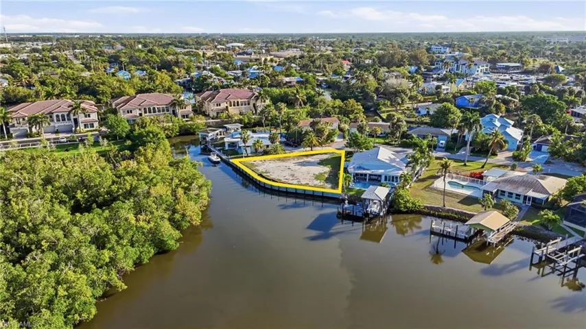 3164 Lakeview Dr, Naples, Florida 34112