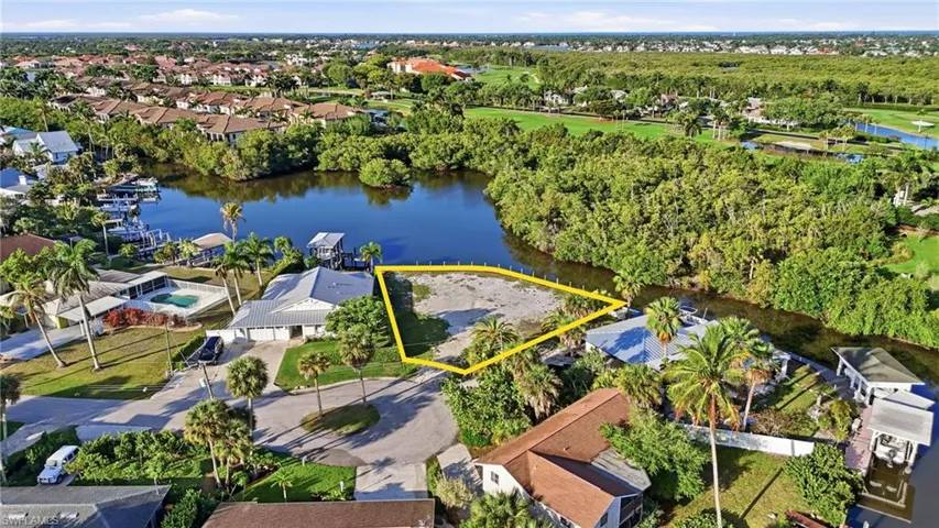 3164 Lakeview Dr, Naples, Florida 34112