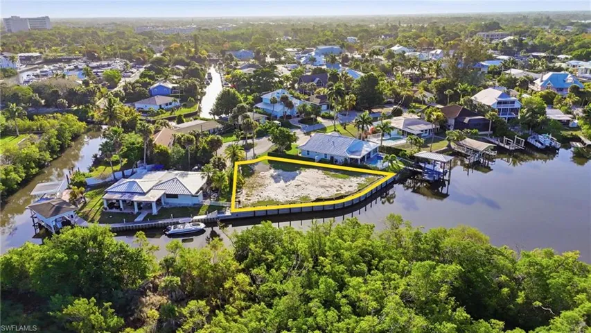 3164 Lakeview Dr, Naples, Florida 34112