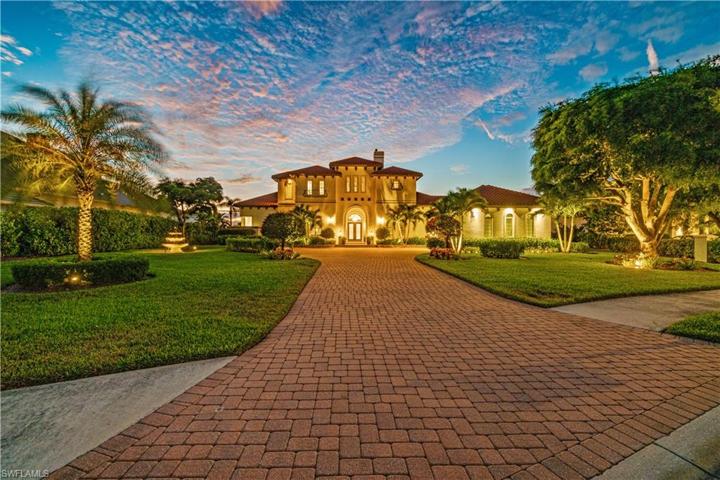 Stunning Estate lot home in Audubon.
