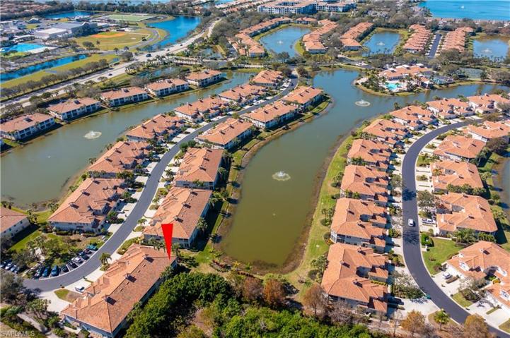 Longest double fountain view in community - quiet area- short walk to club