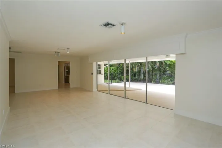 2901 Crayton Rd, Naples, Florida 34103