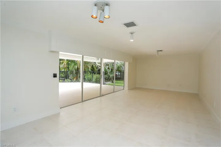 2901 Crayton Rd, Naples, Florida 34103