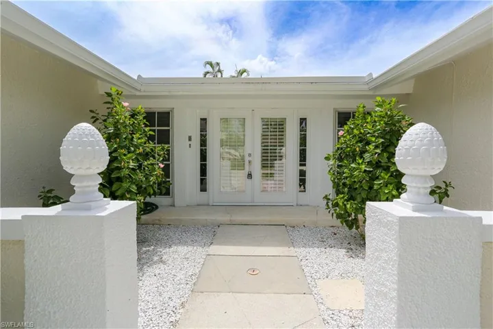 2901 Crayton Rd, Naples, Florida 34103