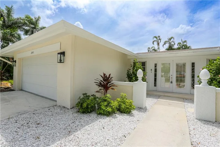 2901 Crayton Rd, Naples, Florida 34103