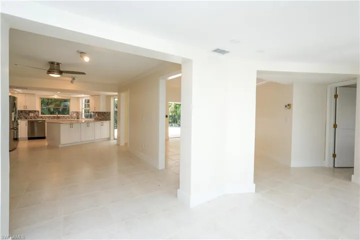 2901 Crayton Rd, Naples, Florida 34103