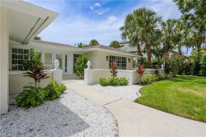 2901 Crayton Rd, Naples, Florida 34103