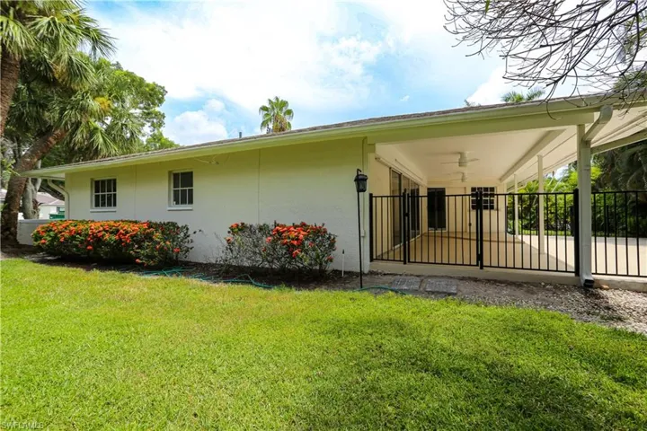 2901 Crayton Rd, Naples, Florida 34103