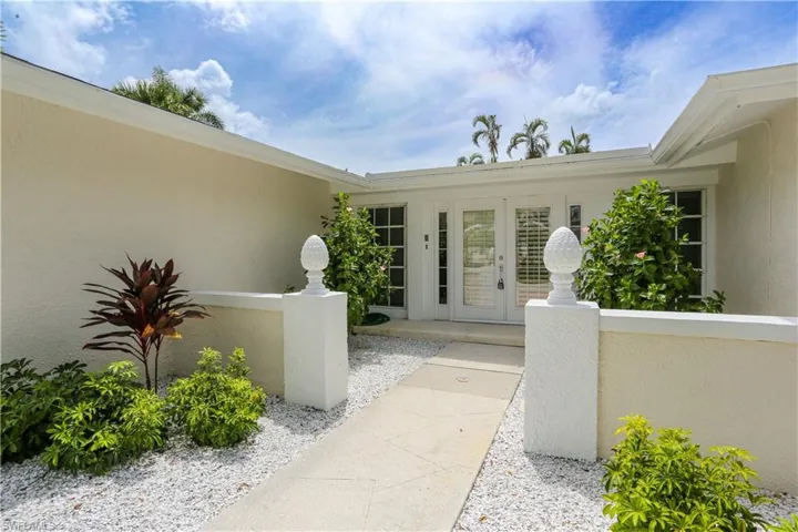 2901 Crayton Rd, Naples, Florida 34103