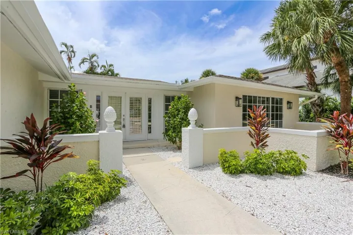2901 Crayton Rd, Naples, Florida 34103