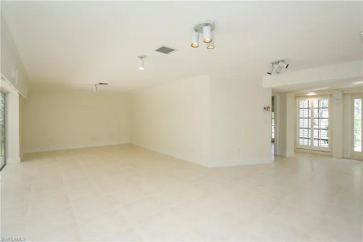 2901 Crayton Rd, Naples, Florida 34103