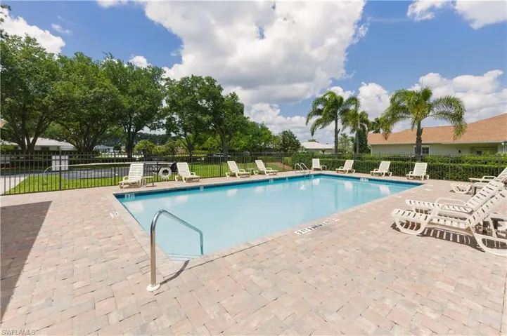 415  Crossfield  CIR, Naples, FL 34104