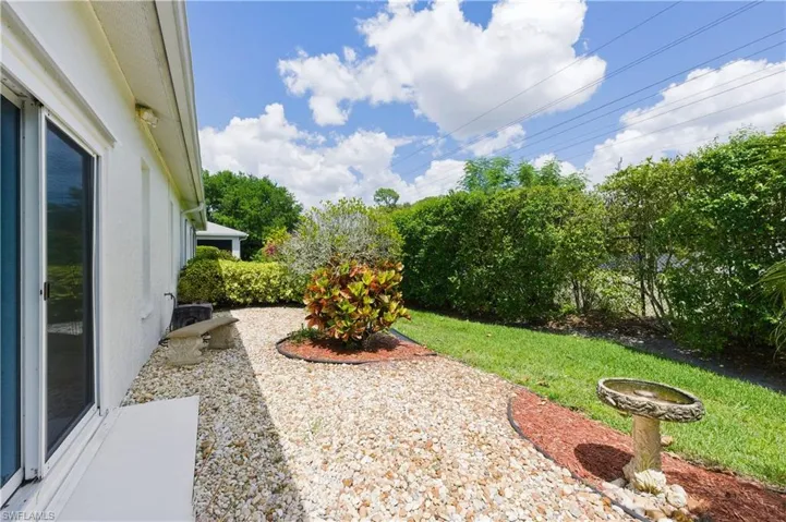 415  Crossfield  CIR, Naples, FL 34104