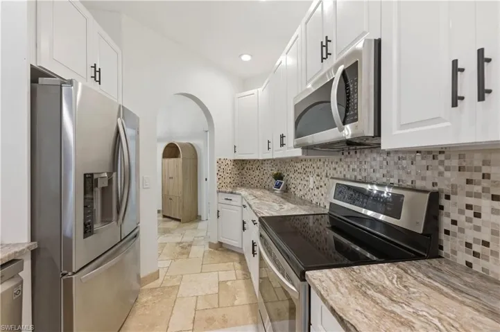 415  Crossfield  CIR, Naples, FL 34104