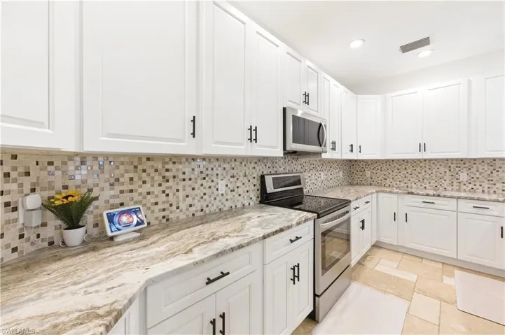 415  Crossfield  CIR, Naples, FL 34104