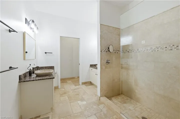 415  Crossfield  CIR, Naples, FL 34104