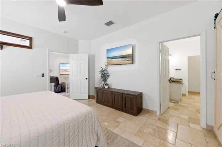 415  Crossfield  CIR, Naples, FL 34104