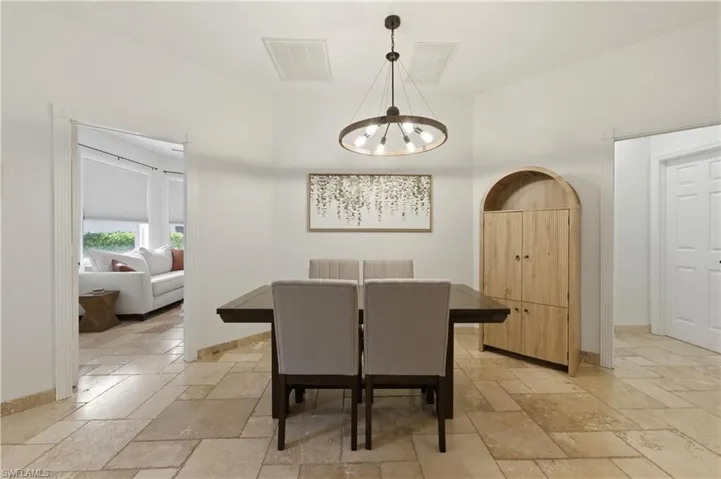 415  Crossfield  CIR, Naples, FL 34104