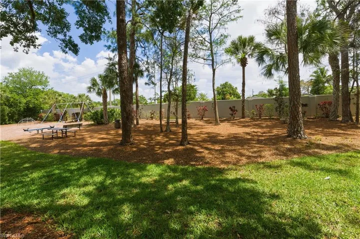 415  Crossfield  CIR, Naples, FL 34104
