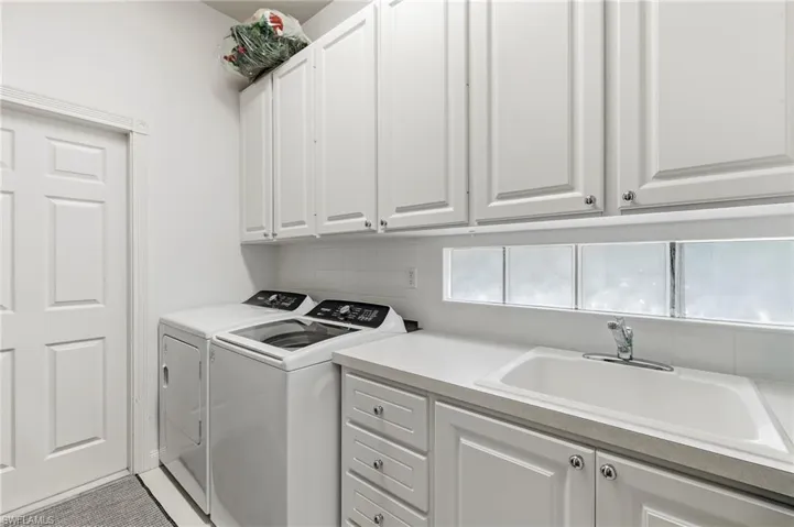 4605 Navassa Ln, Naples, Florida 34119