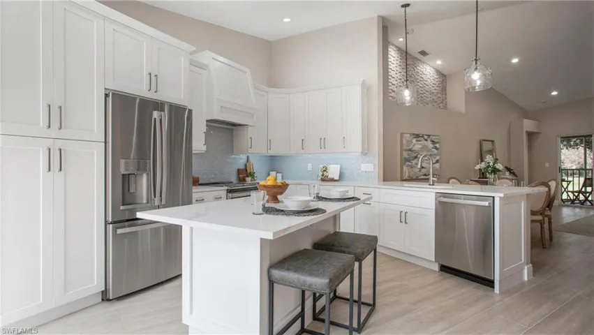 8390  Excalibur  CIR, Naples, FL 34108