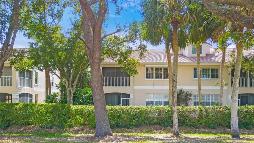 8390  Excalibur  CIR, Naples, FL 34108