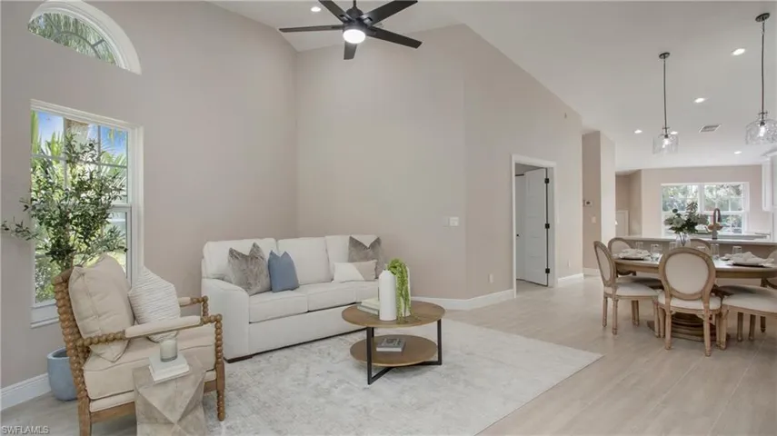 8390  Excalibur  CIR, Naples, FL 34108