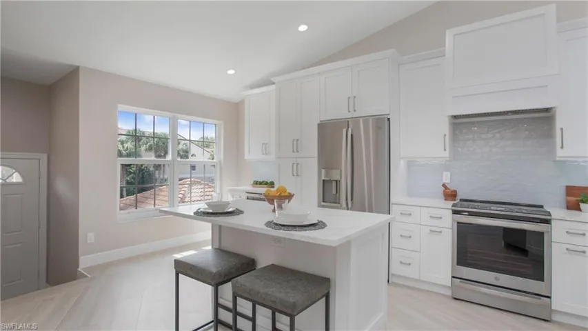 8390  Excalibur  CIR, Naples, FL 34108