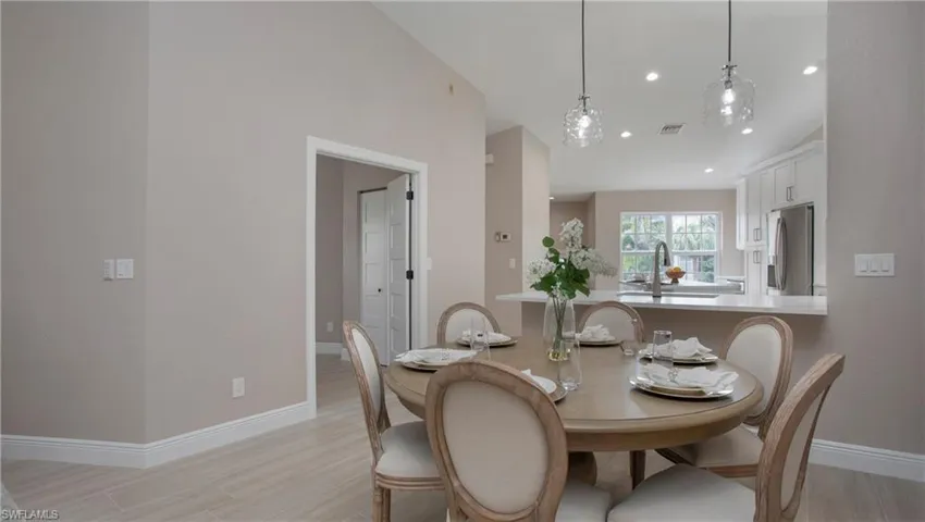 8390  Excalibur  CIR, Naples, FL 34108