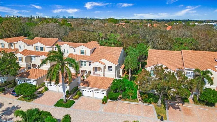 8390  Excalibur  CIR, Naples, FL 34108