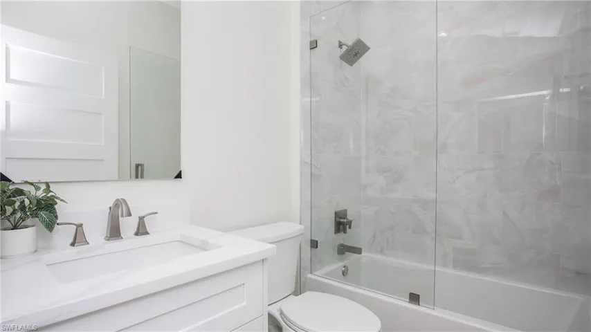 8390  Excalibur  CIR, Naples, FL 34108