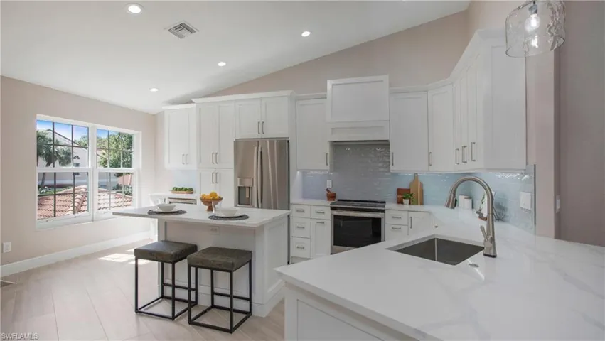 8390  Excalibur  CIR, Naples, FL 34108
