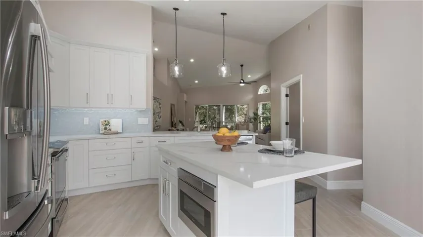 8390  Excalibur  CIR, Naples, FL 34108
