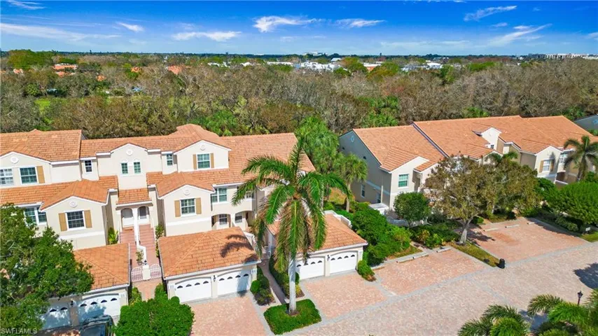 8390  Excalibur  CIR, Naples, FL 34108