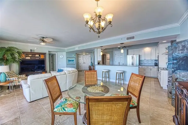 Dining_area_open_to_KIT