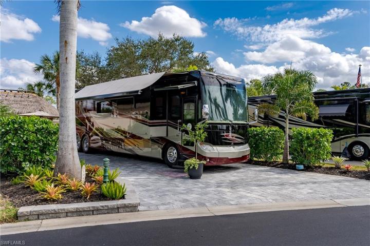 13595  Snook  CIR, Naples, FL 34114