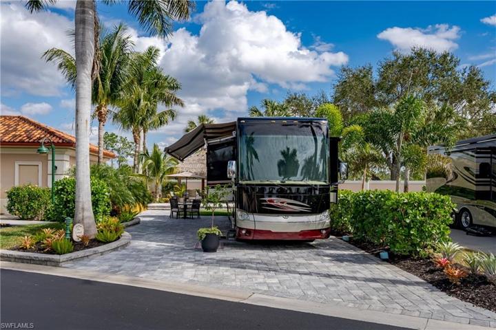 13595  Snook  CIR, Naples, FL 34114