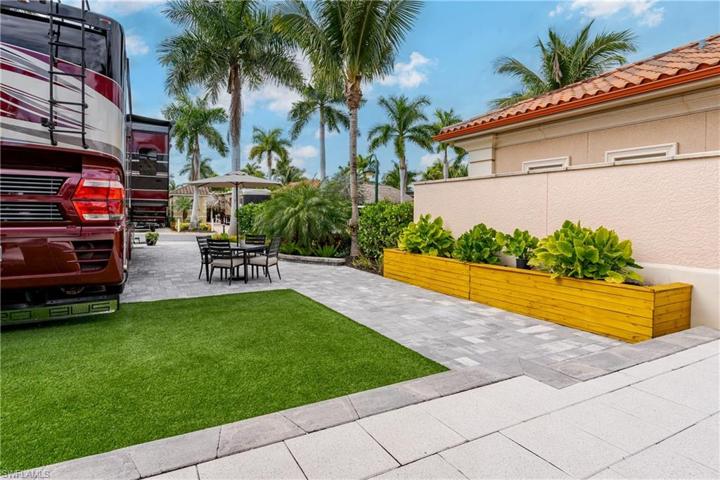 13595  Snook  CIR, Naples, FL 34114