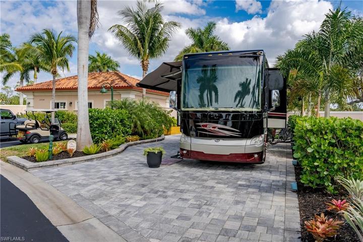 13595  Snook  CIR, Naples, FL 34114